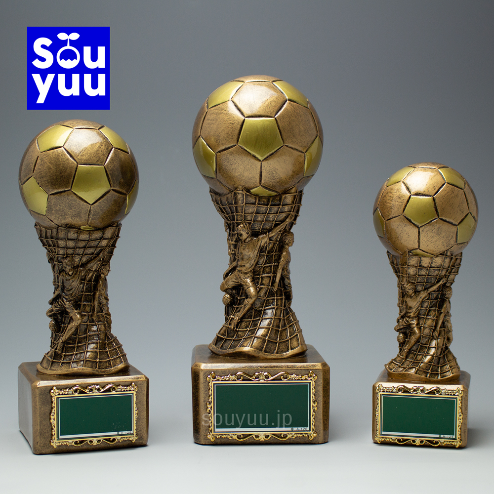 卒団 卒部 卒業 記念品 サッカー BWS-2022 サッカーボールのモチーフがついたトロフィーです。Aサイズが高さ230mm　重量：約600g 5500円、Bサイズは高さ200mm　重量：約480g 4950円、Cサイズは高さ175mm　重量：約300g 3850円です。