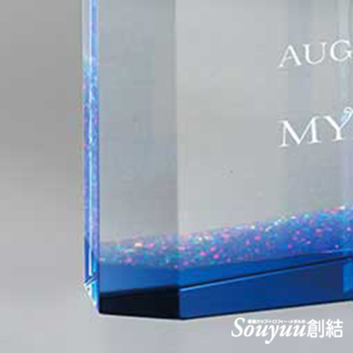 青ガラスと透明ガラスの間に京セラ製京都オパールを挟み込みました